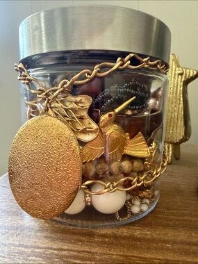 The golden warm mystery jar - A voyage through guided waters - large